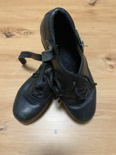 Load image into Gallery viewer, Rutherford Flexi Black Suede // Size 35,5 ; 3 // Condition: Good // Nr. 77
