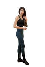 Lade das Bild in den Galerie-Viewer, Cozy Gold IrishDance Leggings, Blue Lagoon
